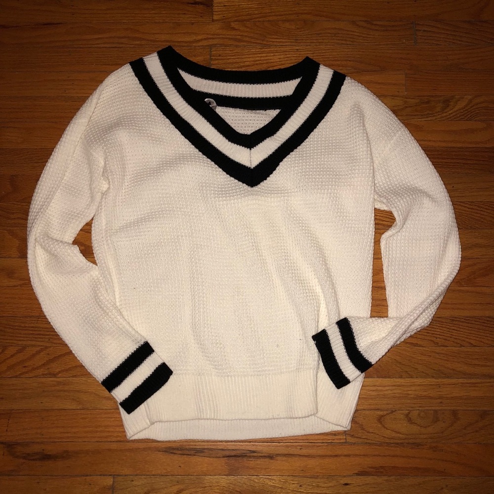 V-neck Sweater Black and White